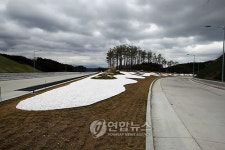 아름답게 단장된 동해고속도로 하조대 나들목