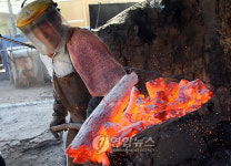숯가마 열기가 그리운 계절