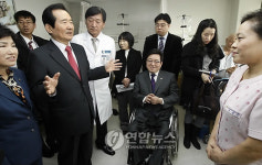 간병 병동 방문한 정세균 대표