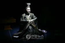 만화같은 연극 <락희맨쇼>의 한 장면