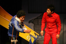 만화같은 연극 <락희맨쇼>의 한 장면