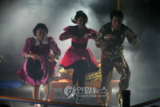 만화같은 연극 <락희맨쇼>의 한 장면