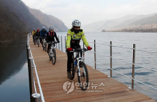 북한강 위로 달리는 화천 자전거 길