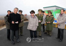김정일 국방위원장 과수농장 시찰
