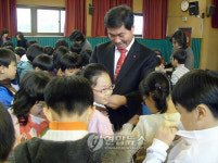 여수양지초교 전교생이 사랑의 열매 달았어요