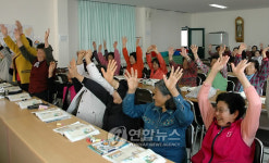 통영 섬마을 노인들 한글깨쳐 신나요