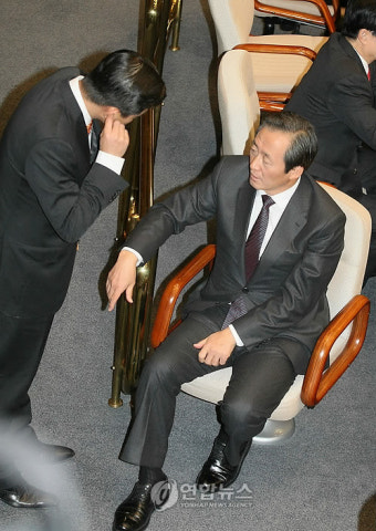 대화하는 정몽준대표와 홍정욱의원