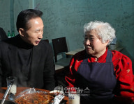 이 대통령 욕쟁이 할머니 식당 깜짝방문