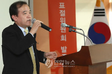 축사하는 진성호 의원