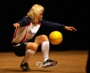 <사람들> `축구묘기 달인