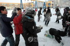 전북 폭설..눈 내려 즐거운 꼬마들