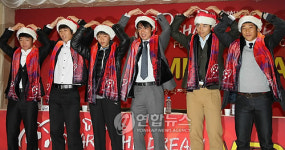 스포츠 산타들과 함께 성탄절 경기장 풍성