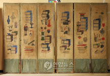 궁중화원이 그린 책가도 병풍