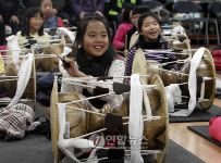 겨울방학 사물놀이 배우는 어린이들