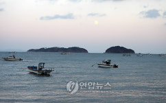당진 왜목마을의 달돋이