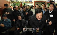 윤증현 장관 새벽 고용시장 방문