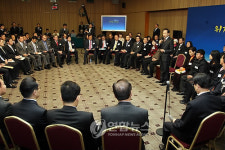 비상경제대책 1년 점검회의 주재하는 이 대통령