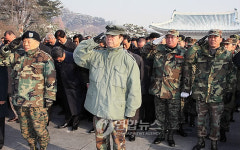 현충탑 참배하는 고엽제 전우회원들