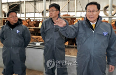 울주군수 구제역 방역 철저 기해야