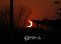 中 1천년만의 최장 금환일식 관측