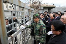 부산 美하야리아 정문 활짝