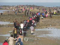 열린 무창포해수욕장 바닷길