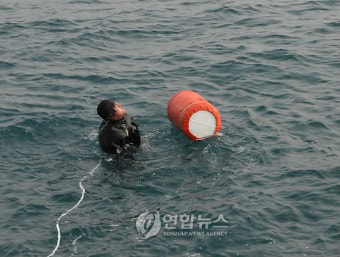 통영 모래선 침몰 나흘째…실종자 못찾아(종합)