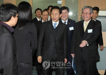 이 대통령 정보통신산업진흥원 방문