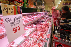 삼겹살 100g 하루새 180원 인상