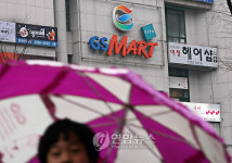 롯데, GS마트.백화점 인수