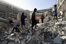 아이티서 슈퍼마켓 붕괴..최대 8명 매몰