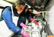 이재오위원장, 노인복지센터 봉사활동