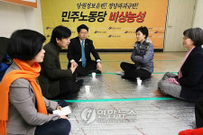 유시민, 농성중인 민노당 지지방문