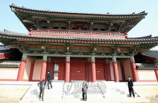 부여왕궁 정문인 승명문