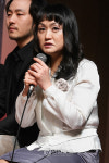 질문에 답하는 배우 유안