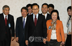 이 대통령, 국무회의 참석