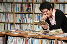 책을 주제로 한 연극