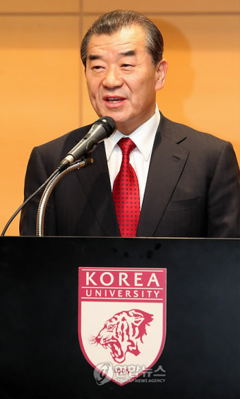 인사말하는 이기수 고려대 총장