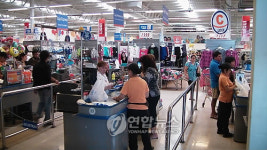 산티아고, 강진 3일째..슈퍼는 식료품 구입 행렬