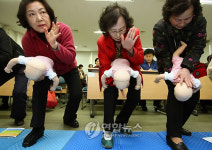 손주들을 위한 예비할머니들의 열공