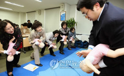 손주들을 위한 예비할머니들의 열공