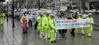 이륜차 보도 위 주행금지 거리 캠페인