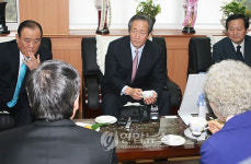 학교현황 청취하는 정몽준