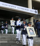하늘의 기지까지 힘차게 비상하소서