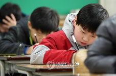 진단평가 준비하는 학생들