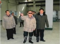 北김정일, 희천시 산업시설 현지지도