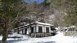바람 소리만 가득한 법정스님의 산골거처