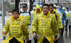 쌍용자동차천안정비사업소주 | 빗속 쌍용차 회생 도보 행진