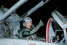 이계훈 공군총장, F-5 지휘비행