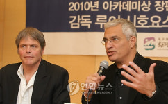 더 코브 감독과 프로듀서